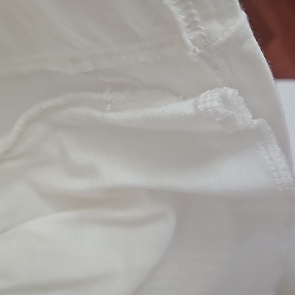 H&M Plunge & Deep V-neck & Back Lined Sleeveless Blouse EUC Off-white Cream, Lg - Picture 4 of 8